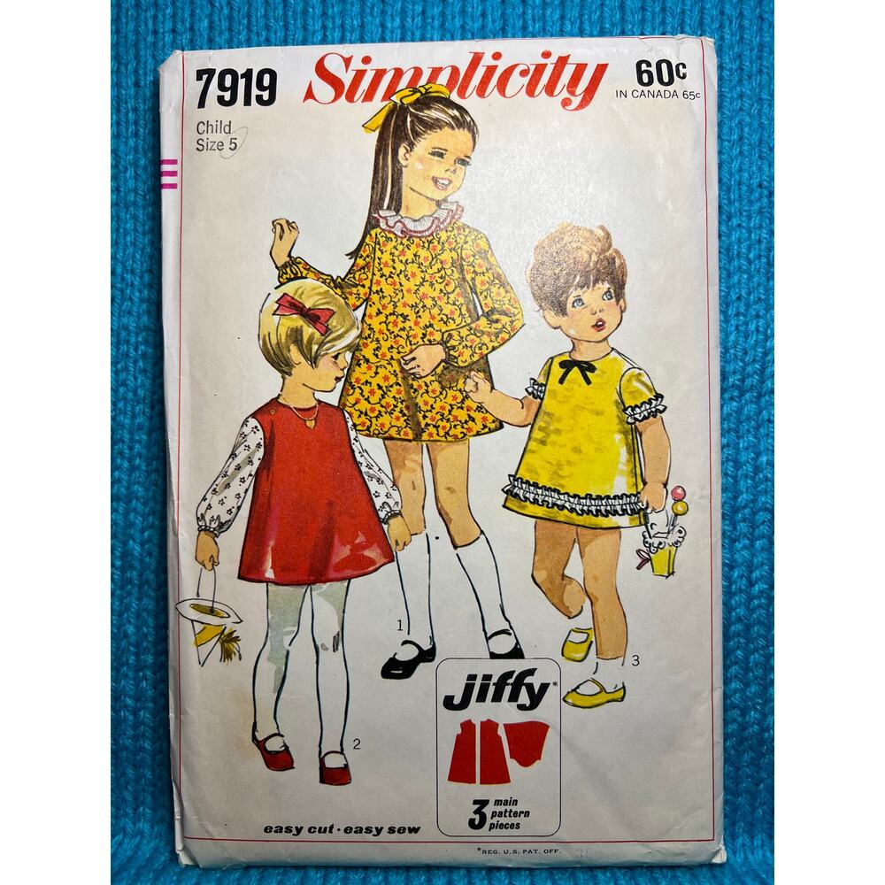 Simplicity 7919 Sewing pattern Girls A line dress 1960s size 5